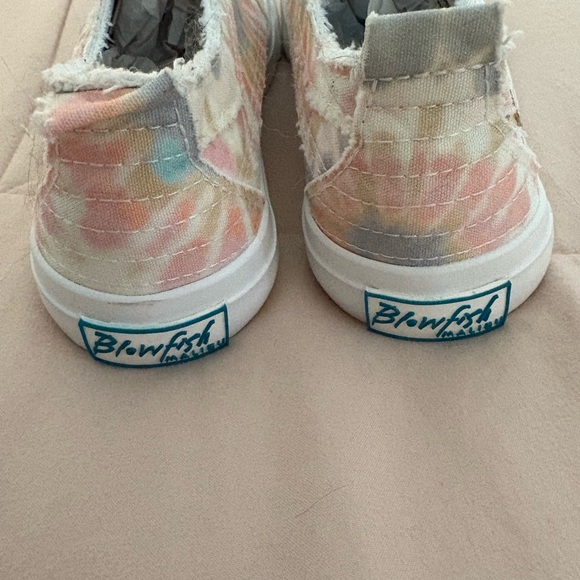 Blowfish sneaker size 7 new never worn - Picture 3 of 4